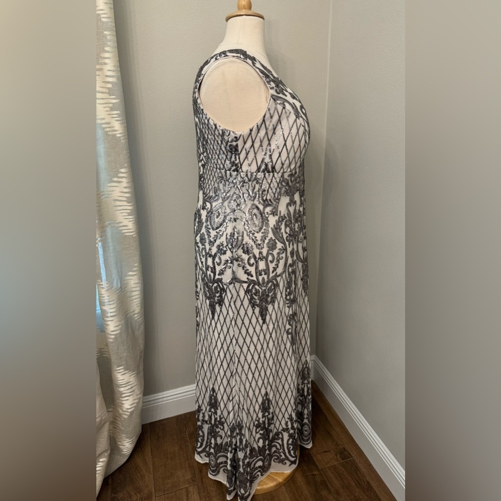 Plus Sequin Dress 🖤 - Picture 7 of 11